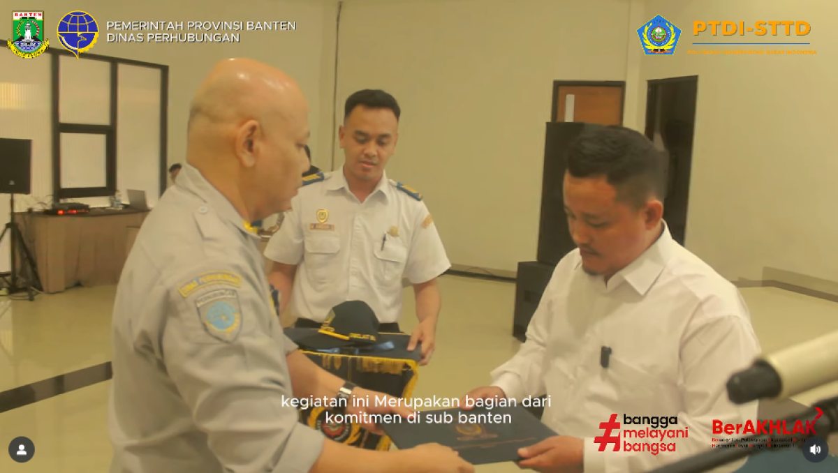 10 Pegawai Dishub Banten Tuntas Ikuti Diklat Penjaga Perlintasan di STTD Bekasi